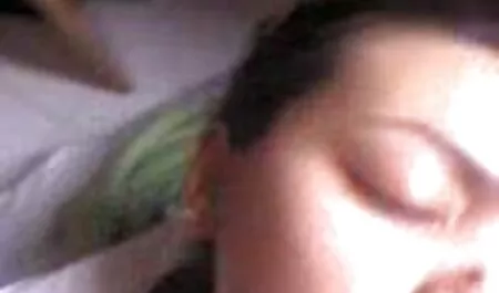 Подружка з великою жопою спокушає садівника еротика русские