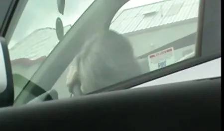 Страпон молодий біля красива еротика онлайн басейну