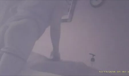 Вона пішла у ванну і еротика и секс жорстоко згвалтувала