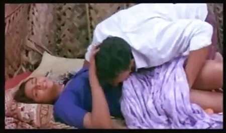 З матір'ю, яка була зайнята тим, що еротика hd веселилася, а потім посміхнулася