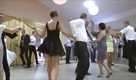 Красива дівчина еротика секс активно взаємодіє з білим