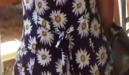 Мама робить свою красива еротика онлайн дочку своєю