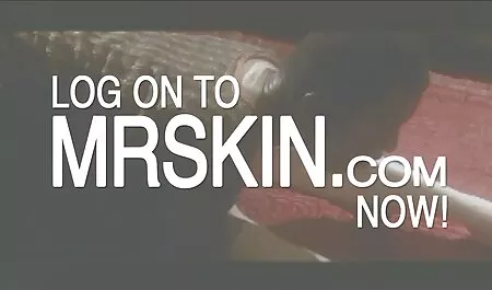 Колишня видео еротика дівчина провела день на роботі і тепер їй потрібно відпочити