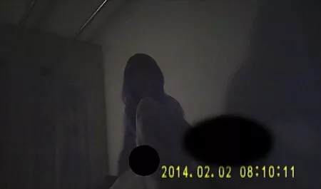 Голодний чоловік смажить, за обіднім руская еротика столом