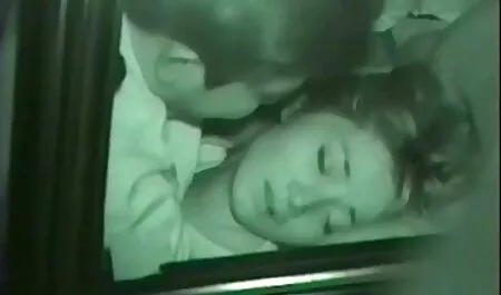 Сексуально еротика парнуха на лавці зверху