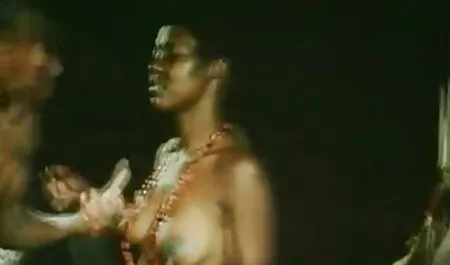 Кращі коханці насолоджуються на еротика порно онлайн ліжку погладжуванням члена