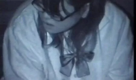 Запис русская еротика його сестри Прихована камера у ванній.