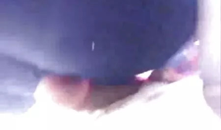 Стриптиз студентки еротика сайт перед камерою