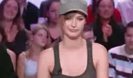 # Дуже Гола кицька еротика по русски шоу #