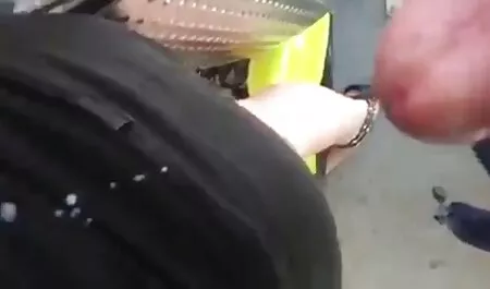 Дівчата супер еротика домінують над боягузом і дупою