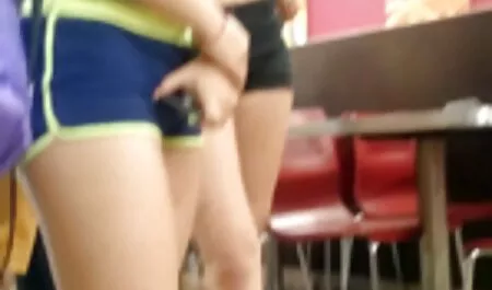 Є молоденька повія, яку вивозять за місто еротика бесплатно і трахкають