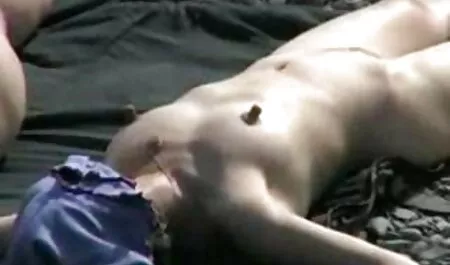 Вони забирають Ліну в руїни і користуються її дикий пляж еротика красою.