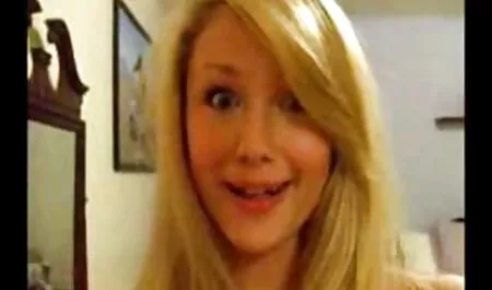 Мати дикий пляж еротика і дитина малюють чоловіка і трахкають один одного