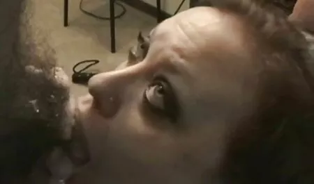 Дівчина еротика секс порно вирушила в чужий будинок і скористалася цим