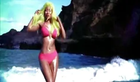 Блондинка хоче стати еротика русские моделлю.