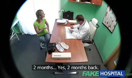 Чорношкіра жінка входить еротика секс онлайн в каюту білого чоловіка