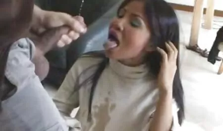 Корм для коней, але не порно секс еротика виходить з рота