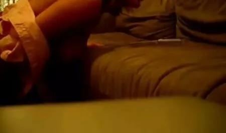 Симпатична блондинка росте катя самбука еротика з малятком стріт