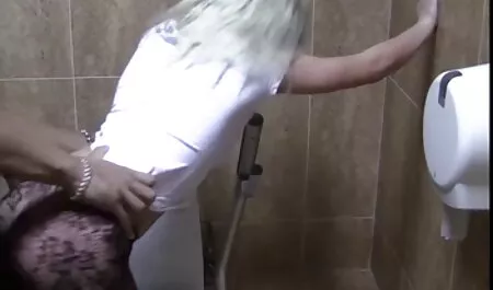 Дочекайтеся членів незнайомців русская еротика онлайн в їх дірочках