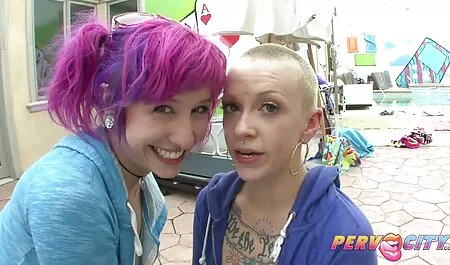 Шатенка намагається зробити її щасливою. видео еротика